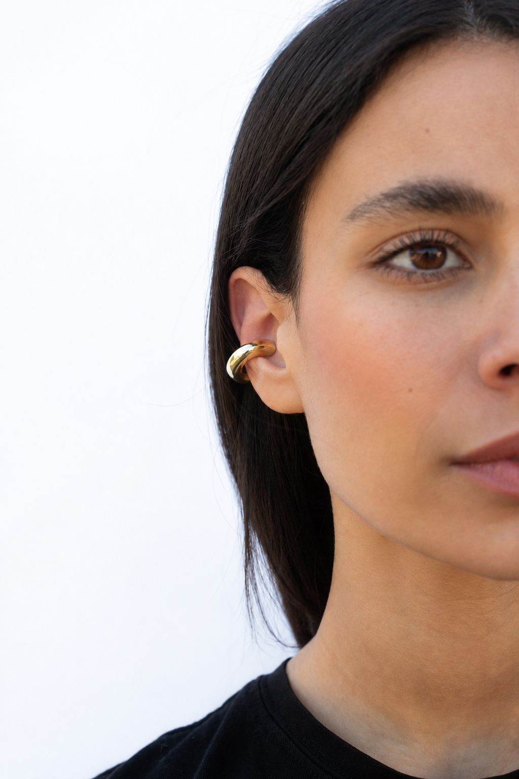Ear cuff sencillo básico bañado en oro de 18kt